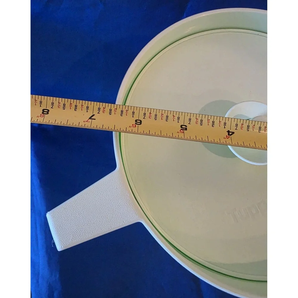 Vintage Rubbermaid 1 Gallon Yellow Drink Beverage Pitcher‎ #1416E-1